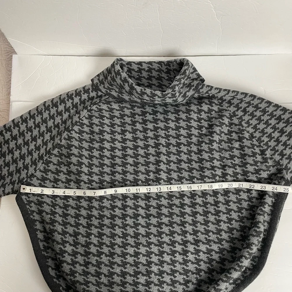 Loft gray houndstooth sweater‎ poncho Size XS/S